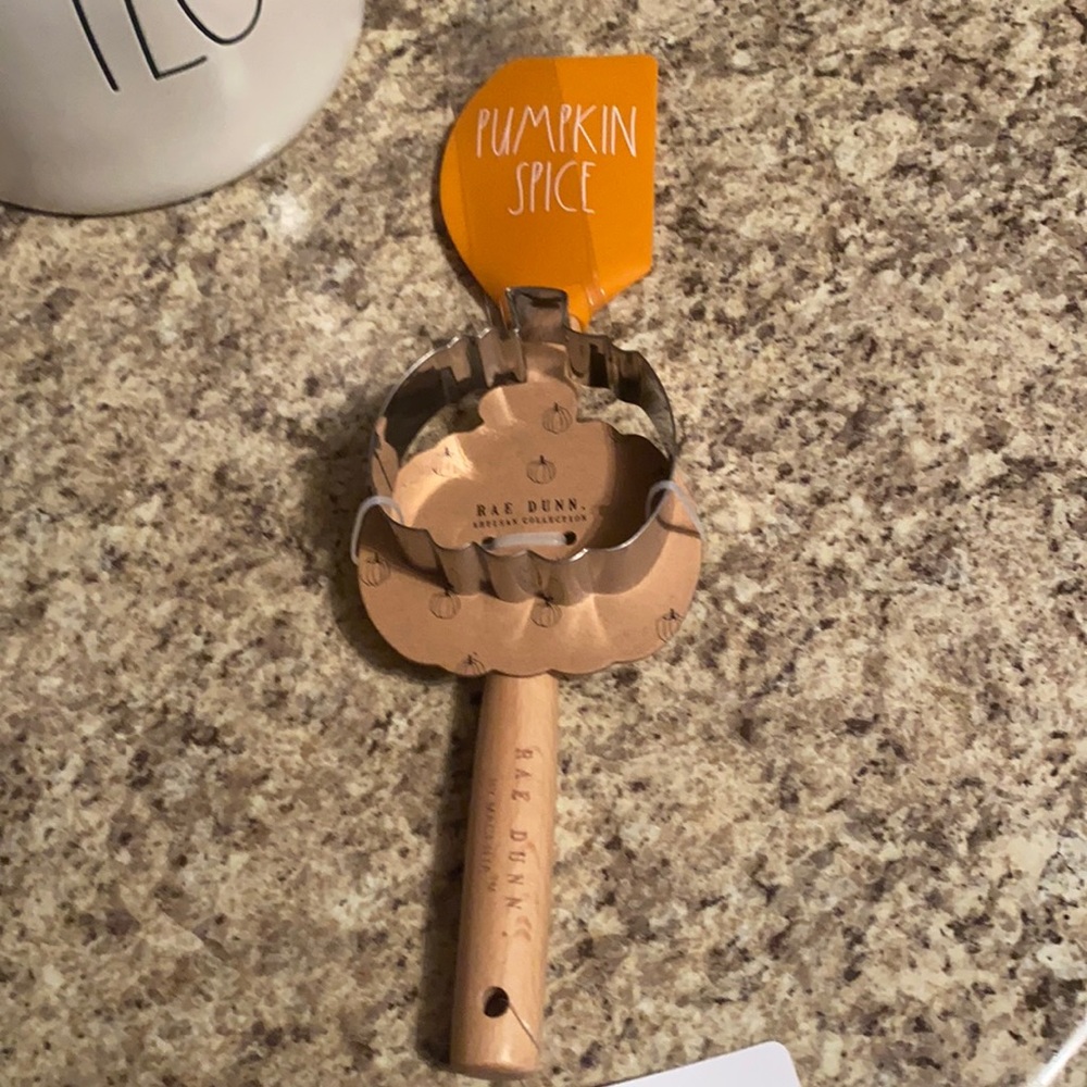 Rae Dunn silicone spatula